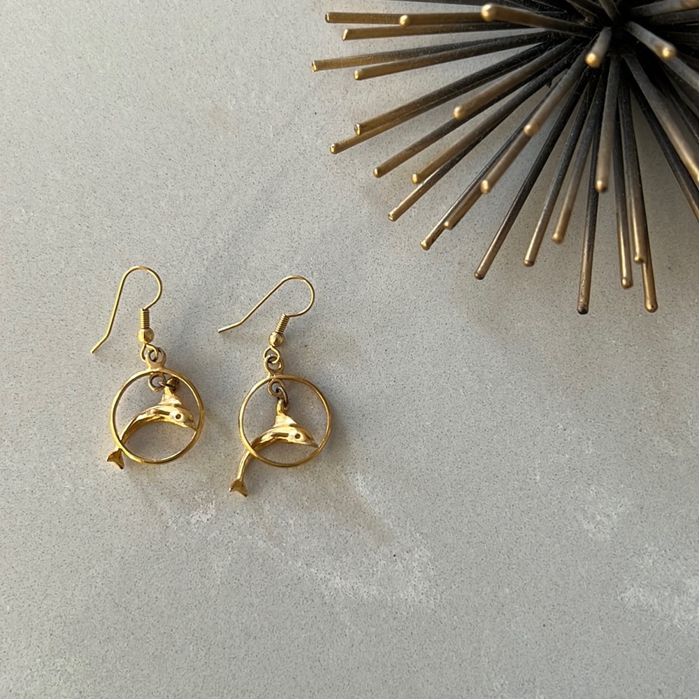 Vintage 🐬 Dolphin Earrings Gold Color